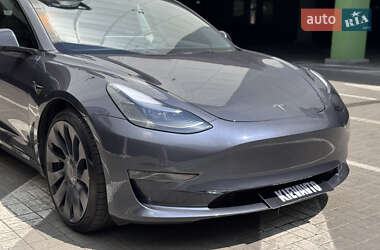 Седан Tesla Model 3 2023 в 