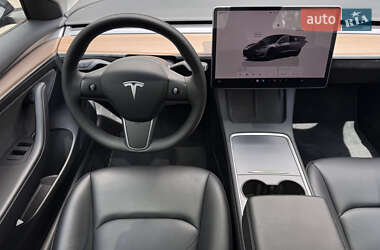 Седан Tesla Model 3 2023 в 