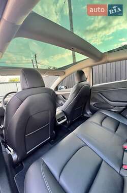 Седан Tesla Model 3 2023 в 
