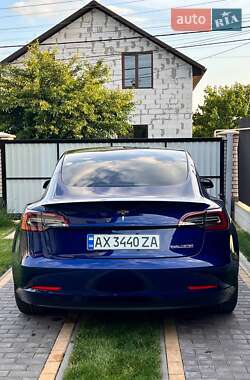 Седан Tesla Model 3 2023 в 