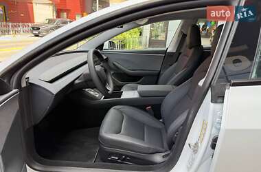 Седан Tesla Model 3 2024 в 