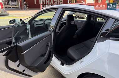 Седан Tesla Model 3 2024 в 