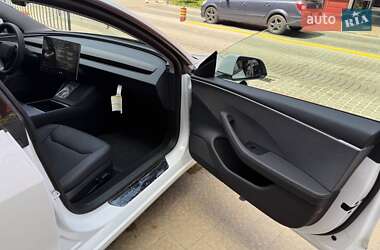 Седан Tesla Model 3 2024 в 