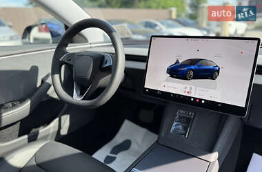 Седан Tesla Model 3 2024 в 