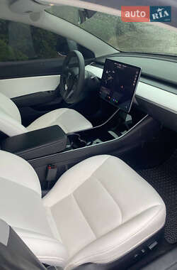 Седан Tesla Model 3 2019 в Кривому Розі