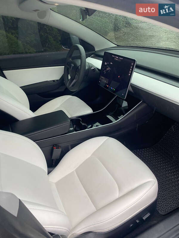 Седан Tesla Model 3 2019 в Кривом Роге