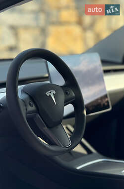 Седан Tesla Model 3 2021 в 
