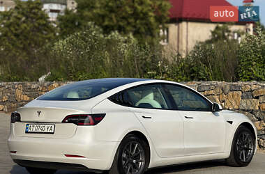 Седан Tesla Model 3 2021 в 