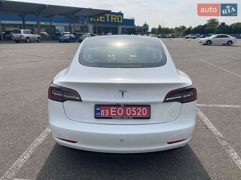 Седан Tesla Model 3 2023 в Киеве