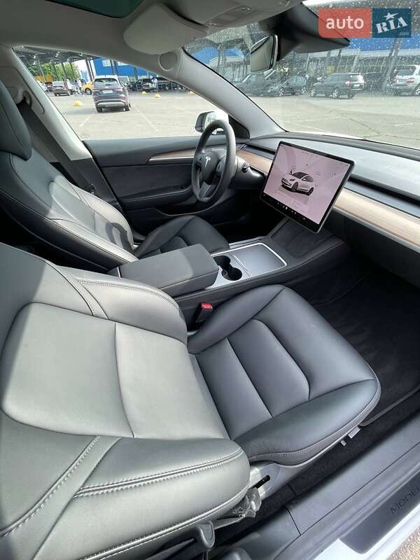 Седан Tesla Model 3 2023 в Киеве