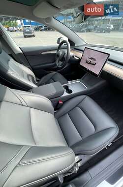 Седан Tesla Model 3 2023 в 