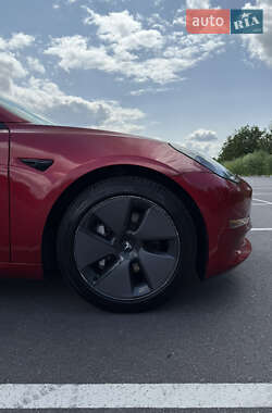Седан Tesla Model 3 2020 в 