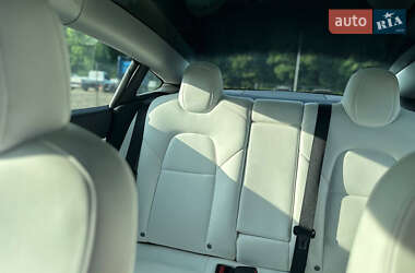 Седан Tesla Model 3 2020 в 