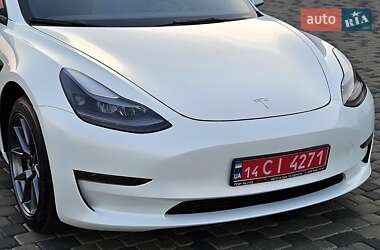 Седан Tesla Model 3 2023 в 