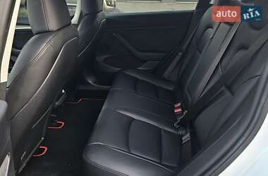 Седан Tesla Model 3 2023 в 