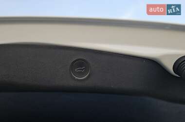 Седан Tesla Model 3 2023 в 