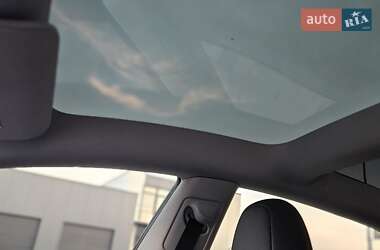 Седан Tesla Model 3 2023 в 