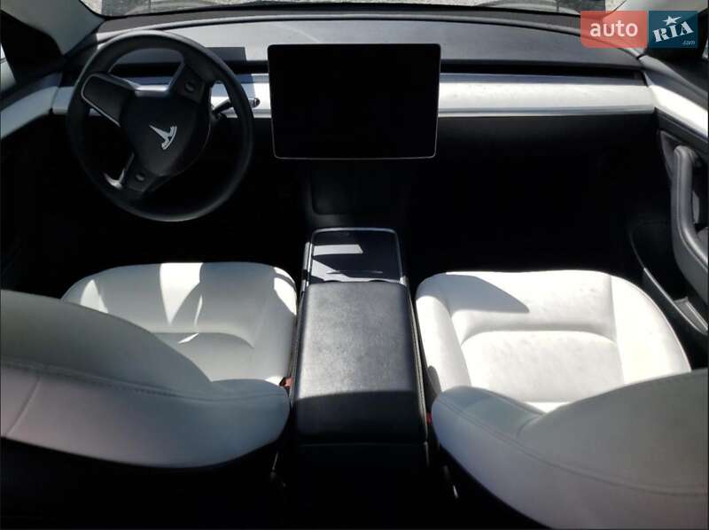 Седан Tesla Model 3 2022 в Львові