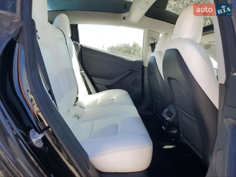 Седан Tesla Model 3 2022 в Львові
