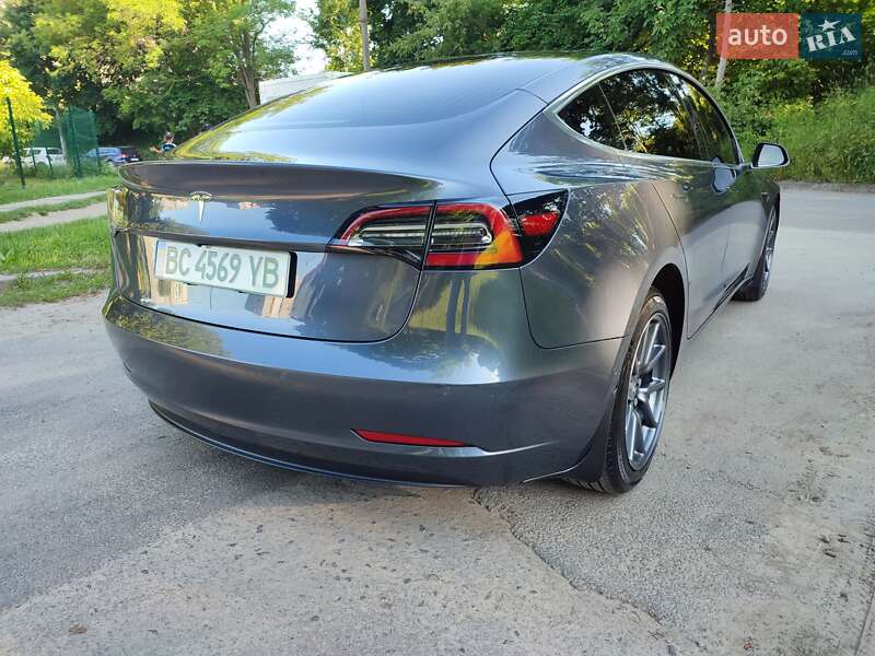 Седан Tesla Model 3 2020 в Львові