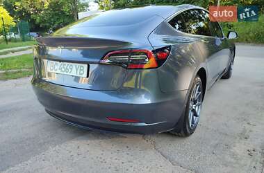 Седан Tesla Model 3 2020 в 