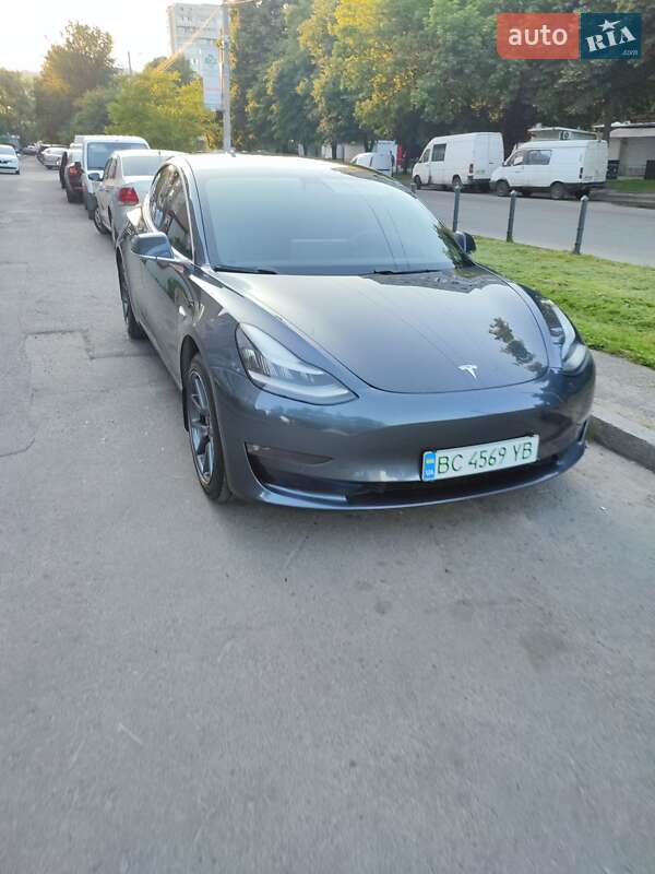 Седан Tesla Model 3 2020 в Львові