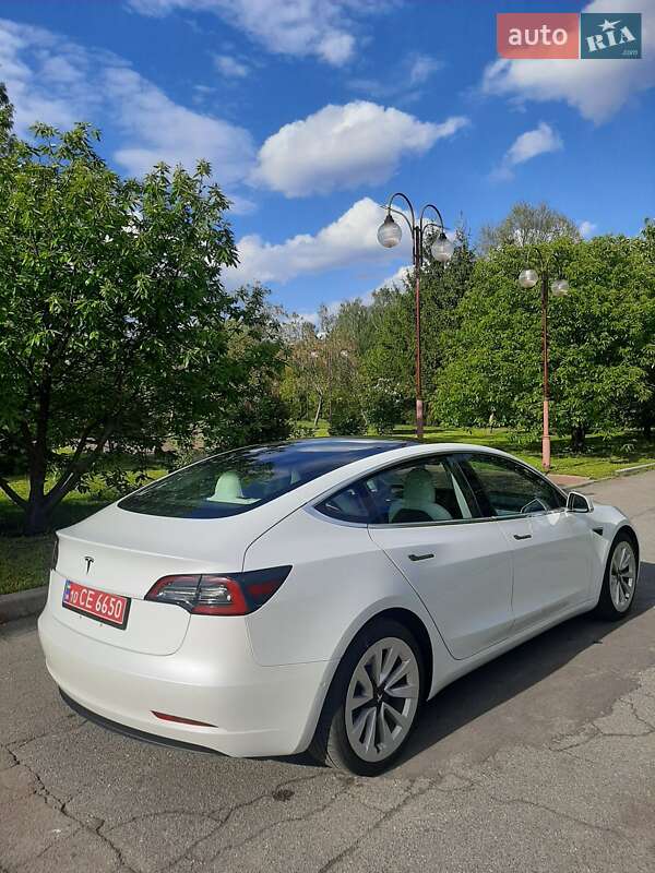Седан Tesla Model 3 2018 в Киеве