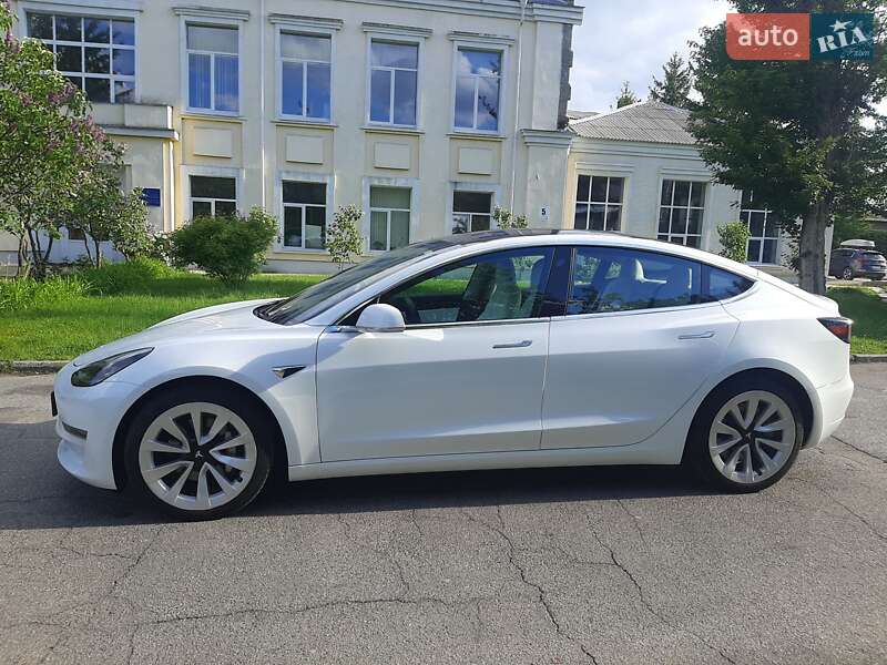 Седан Tesla Model 3 2018 в Киеве
