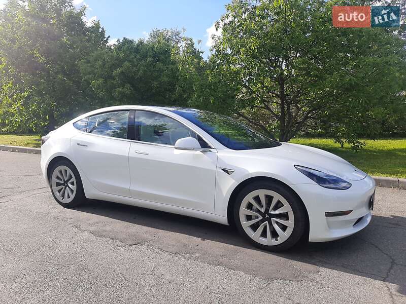 Седан Tesla Model 3 2018 в Киеве