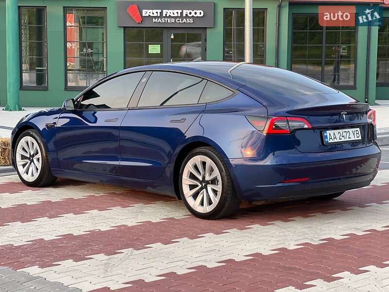 Седан Tesla Model 3 2021 в Києві