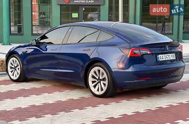 Седан Tesla Model 3 2021 в 