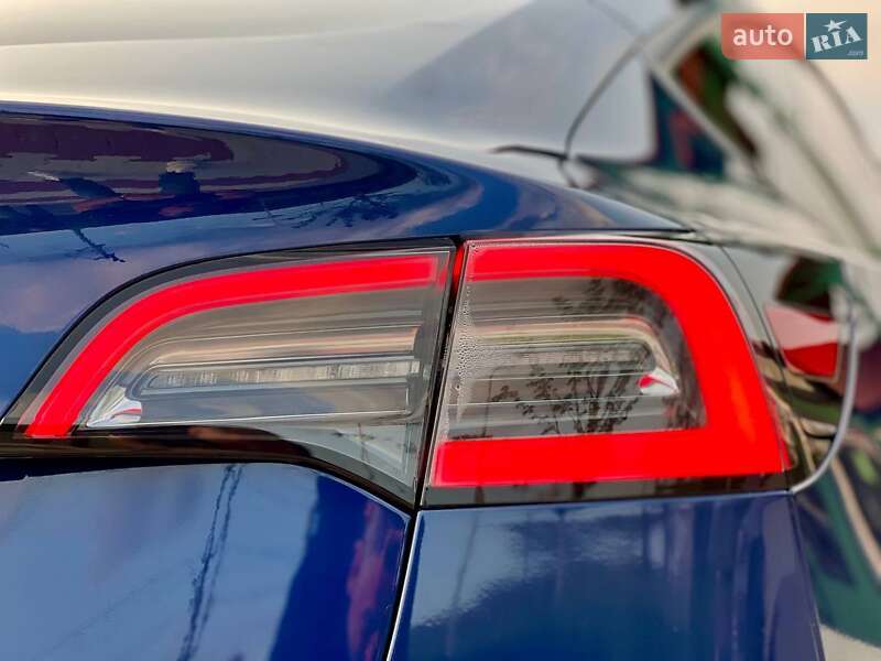 Седан Tesla Model 3 2021 в Києві