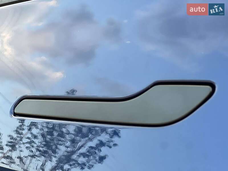 Седан Tesla Model 3 2021 в Києві