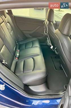 Седан Tesla Model 3 2021 в 