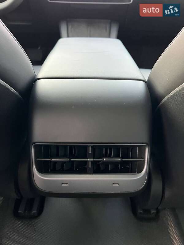 Седан Tesla Model 3 2021 в Києві
