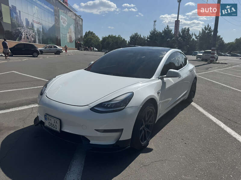 Седан Tesla Model 3 2019 в 