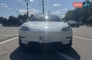 Седан Tesla Model 3 2019 в 
