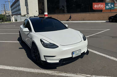 Седан Tesla Model 3 2019 в 