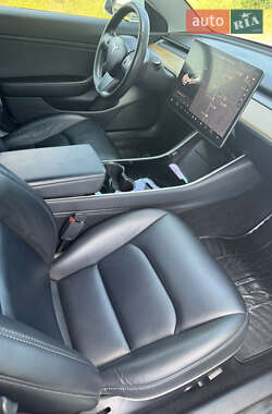 Седан Tesla Model 3 2019 в 