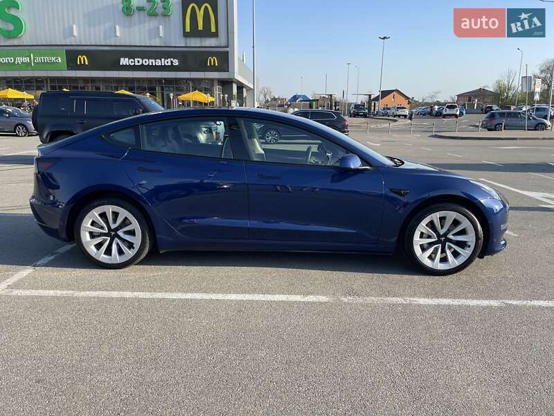 Седан Tesla Model 3 2022 в Киеве