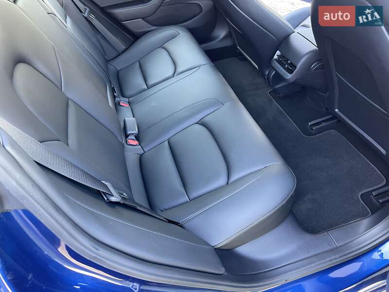Седан Tesla Model 3 2022 в Киеве