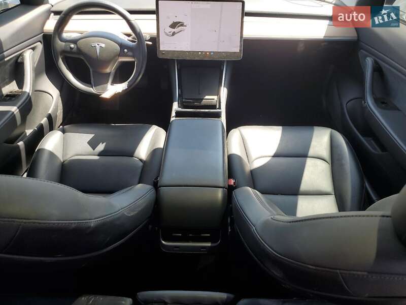 Седан Tesla Model 3 2018 в Львові
