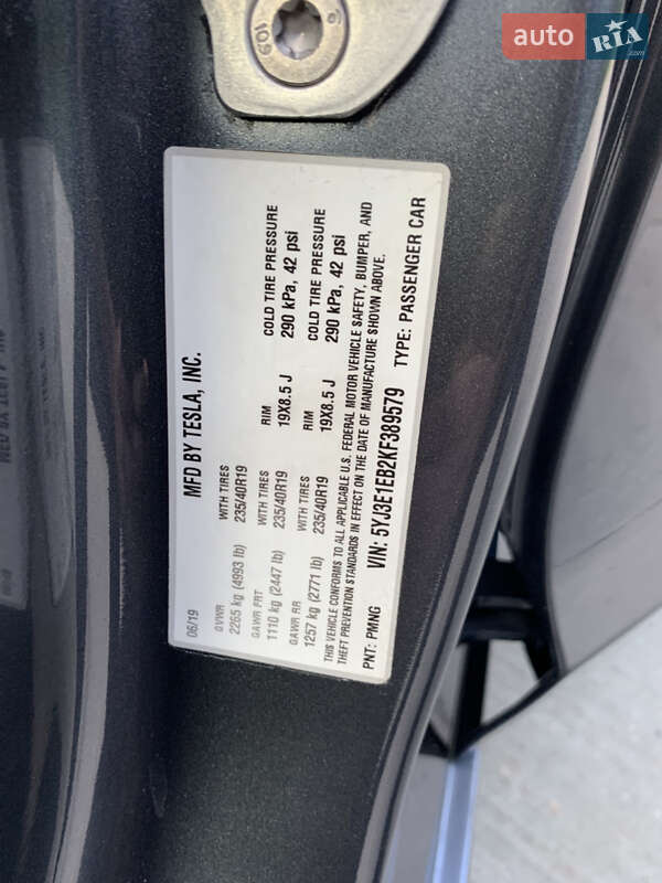 Седан Tesla Model 3 2019 в Коростені