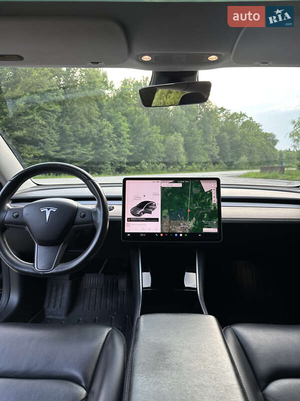 Седан Tesla Model 3 2019 в Коростені