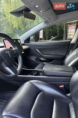 Седан Tesla Model 3 2019 в 