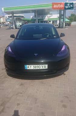 Седан Tesla Model 3 2022 в 