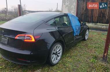 Седан Tesla Model 3 2022 в 