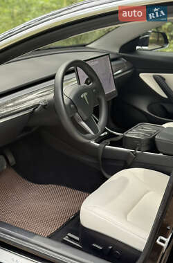 Седан Tesla Model 3 2020 в 