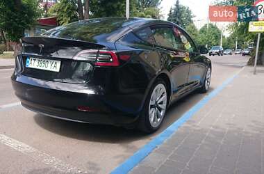 Седан Tesla Model 3 2022 в 