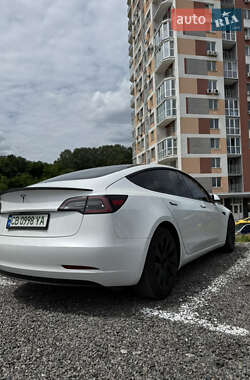 Седан Tesla Model 3 2022 в 